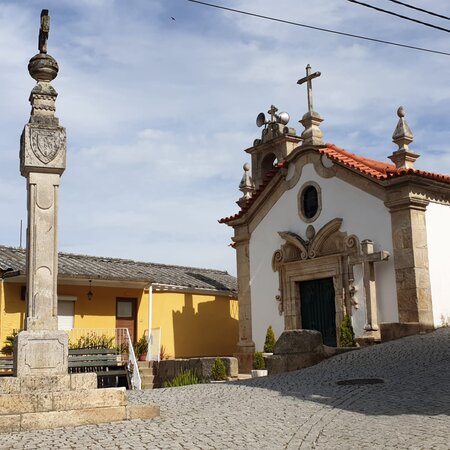 Igreja e Cruzeiro