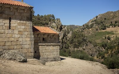 Alçado Sul e Capela-mor do Mosteiro de São Pedro das Águias