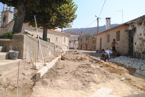 Calcetamento da avenida António Silva - OBRAS