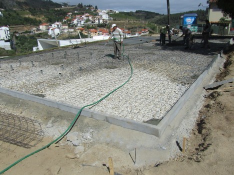 Construção de parque infantil nas piscinas municipais - OBRAS