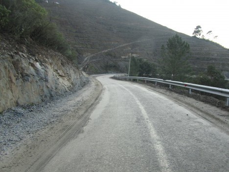 Pavimentação e alargamento da estrada - ANTES