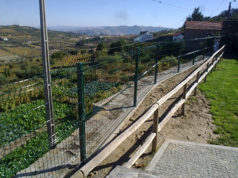 Construção de WC e vedação do parque infantil