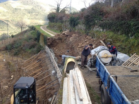 Reconstrução do muro no caminho de Quintã - OBRAS