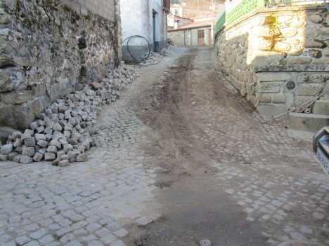 Substituição da conduta de abastecimento de água na rua do Armazém - ANTES