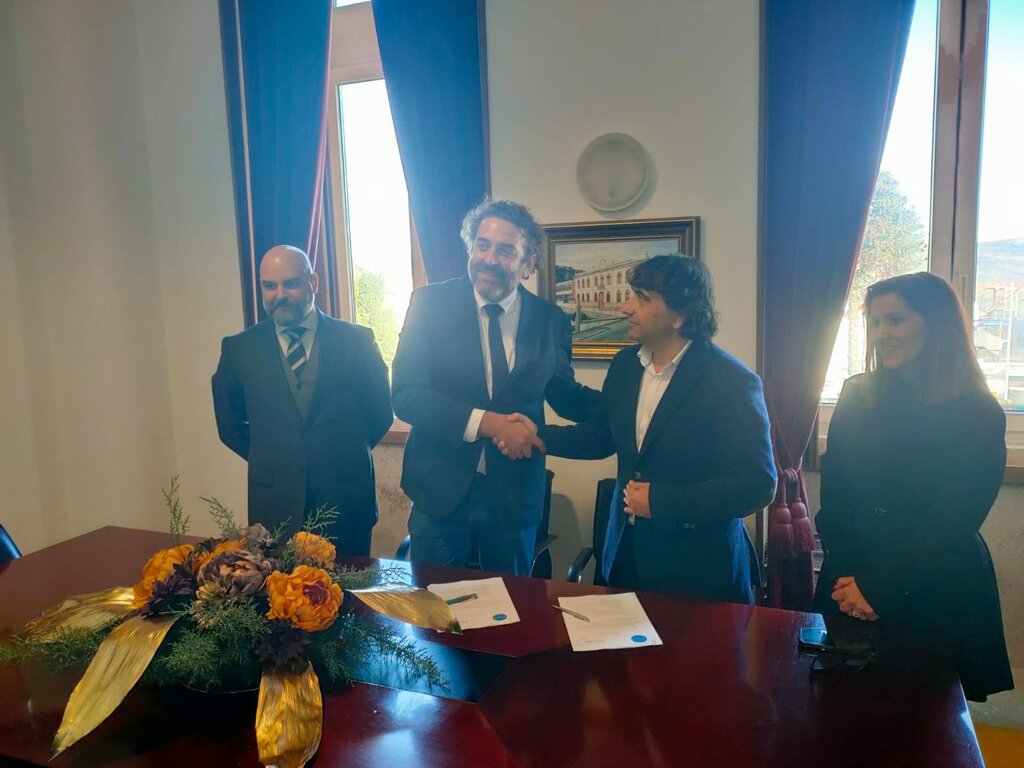 PROTOCOLO ENTRE MUNICÍPIO E ALDEIAS HUMANITAR REFORÇAM CUIDADORES COMUNITÁRIOS EM TABUAÇO