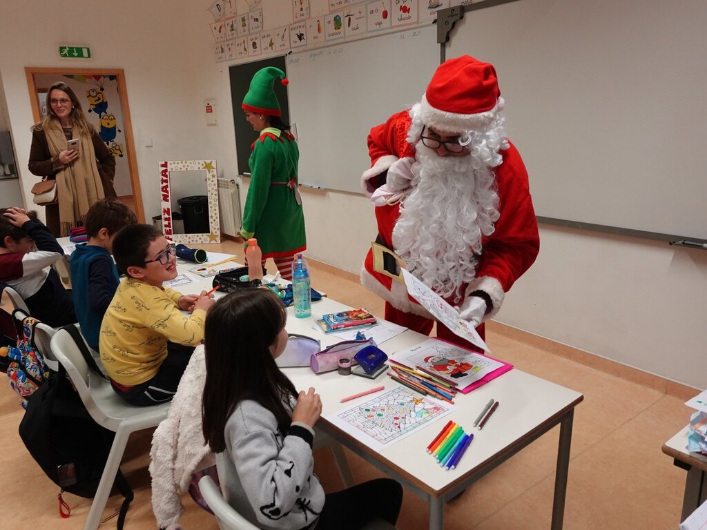 O PAI NATAL FOI À ESCOLA.