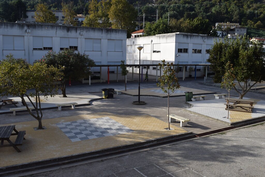 PAVIMENTAÇÃO EXTERIOR NA ESCOLA ABEL BOTELHO 