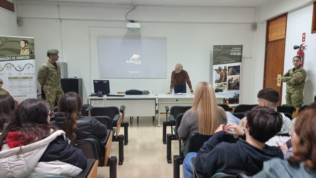 SESSÕES DE ESCLARECIMENTO PARA JOVENS, EX-MILITARES E EX- COMBATENTES