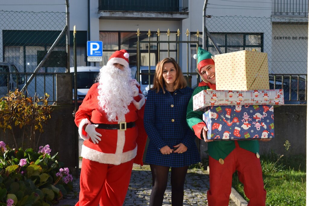 O PAI NATAL FOI À CRECHE