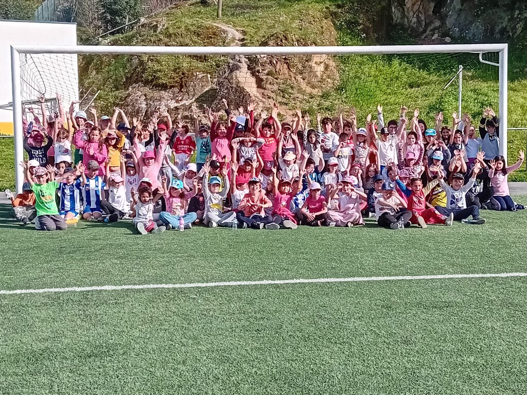 HÁ BOLA NA ESCOLA…E NO ESTÁDIO!